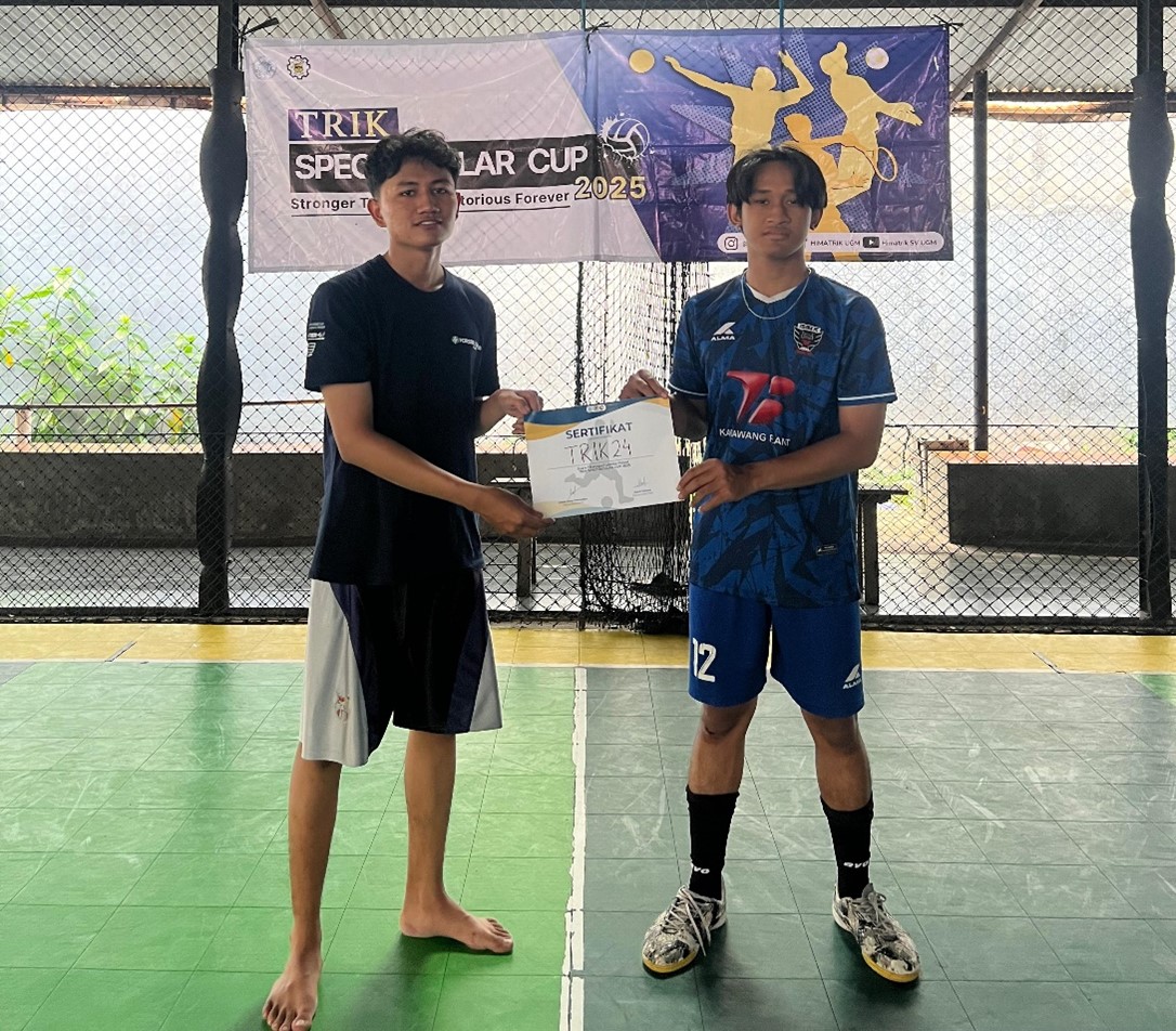 Dokumentasi Penyerahan Sertifikat kepada Pemenang Lomba